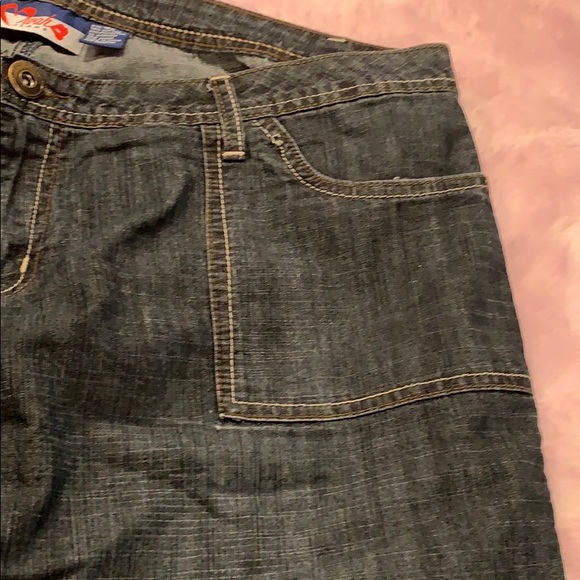 Blue Jean cuffed shorts, smoke & pet free home - Picture 5 of 9
